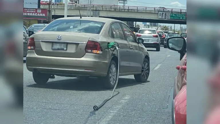 Difunden video de conductor arrastrando manguera despachadora de gasolina