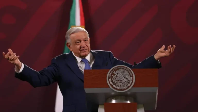 Pide AMLO a DeSantis y Abbott respetar a México