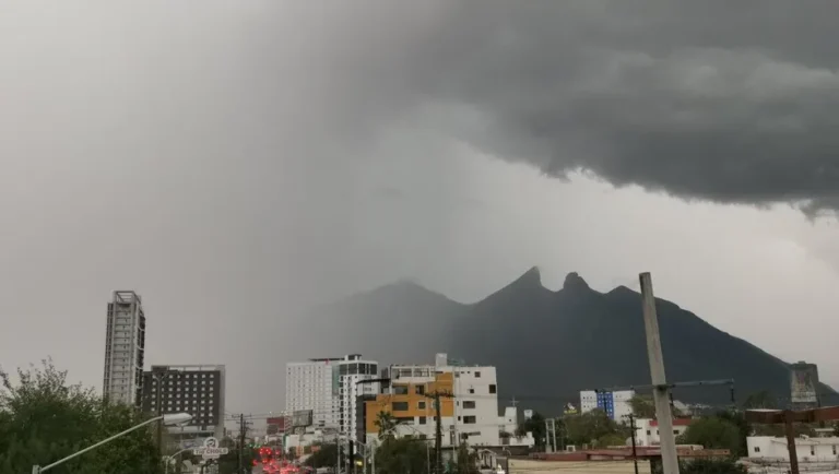 Nuevo León espera lluvias y chubascos para este martes