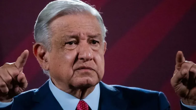 López Obrador llega a Chile para la conmemorar los 50 años del golpe de Estado