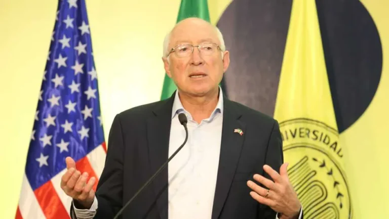 Carreteras seguras son clave para integración de las cadenas de suministro, asegura Ken Salazar