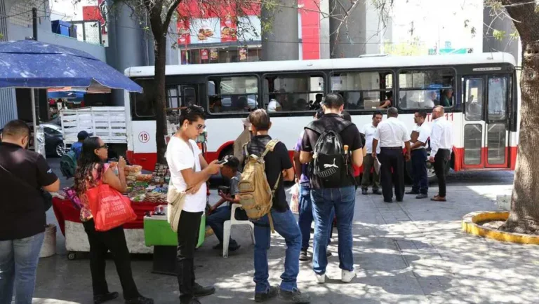 Perciben ciudadanos problemas en transporte y contaminación en NL