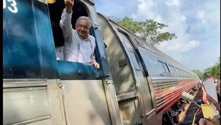 Llega AMLO a Coatzacoalcos en Tren Interoceánico