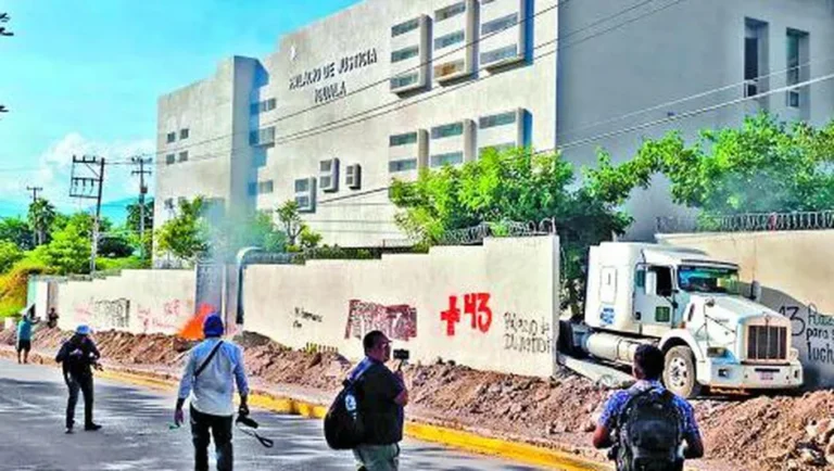 Señalan EU ha entregado sólo «migajas» sobre matanza de Ayotzinapa