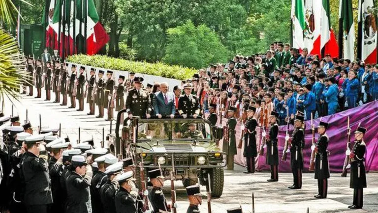 AMLO deja fuera de los actos patrios a titulares de Judicial y Legislativo