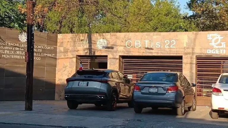 Abandonan feto en baño del CBTIS 22 en Monterrey