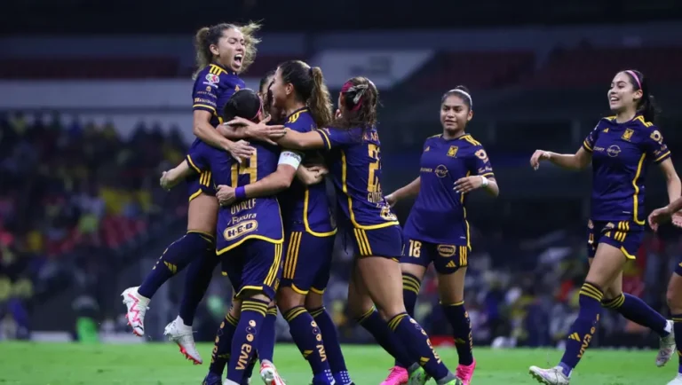 Vencen Tigres Femenil 1-3 al América en el Estadio Azteca