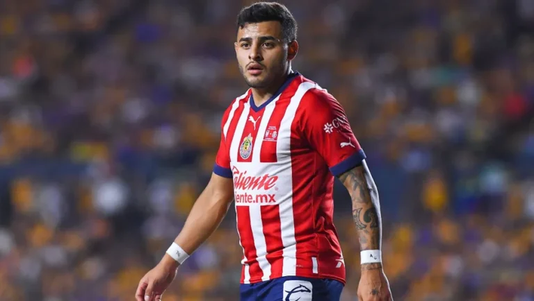 Anuncian saldrá Alexis Vega de Chivas tras finalizar el Apertura 2023