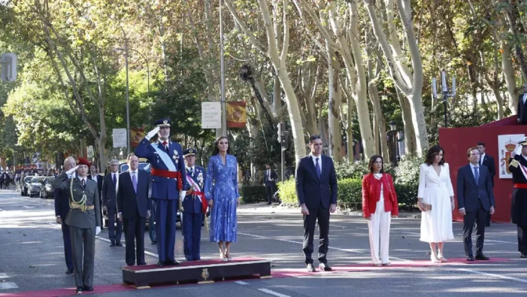 Señalan presidente del gobierno español es abucheado en desfile del 12 de octubre