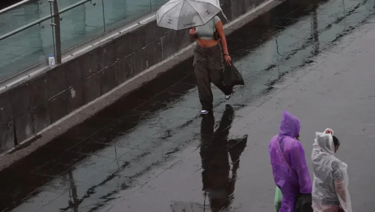 Prevén lluvias intermitentes y cielo nublado para este sábado en NL