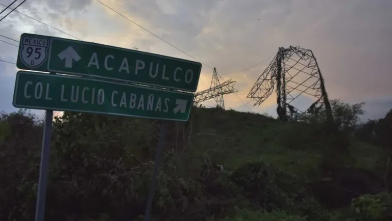 Reportan luz e internet se restablecen poco a poco en Acapulco tras huracán ‘Otis’