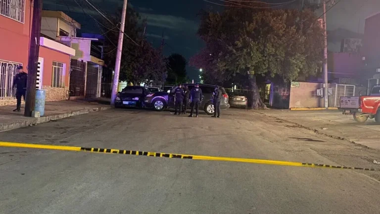 Registran ataques a balazos a hombres afuera de farmacias en Monterrey