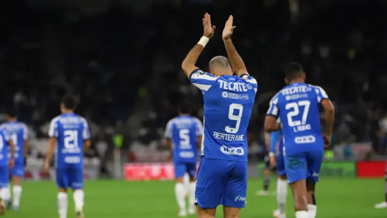 Rayados de Monterrey golea 3-0 a Necaxa en el Estadio BBVA