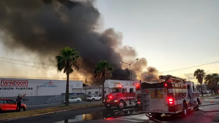 Reportan incendio en parque industrial de Apodaca