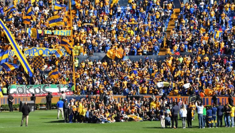 Afición de Tigres se presenta en práctica previa a final contra América