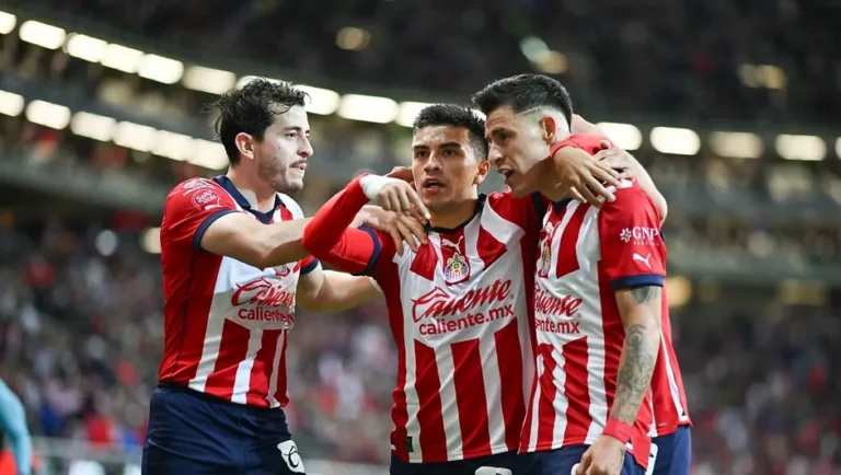 Chivas derrota a Pumas en el juego de ida de los Cuartos de Final