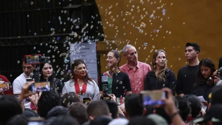 Pide Sheinbaum a jóvenes que se apropien de la 4T: “saquen adelante a su patria”