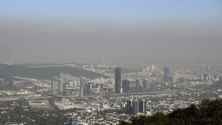 Registran muy mala calidad del aire por Refinería de Cadereyta en NL