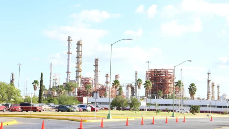 Nuevo León denuncia a Refinería de Pemex de Cadereyta por contaminante