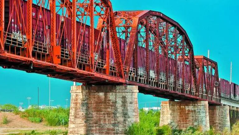 Estados Unidos ordena reabrir dos puentes a ferrocarriles