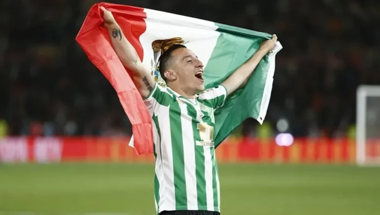 Andrés Guardado llegó a México para reportar como nuevo jugador de León