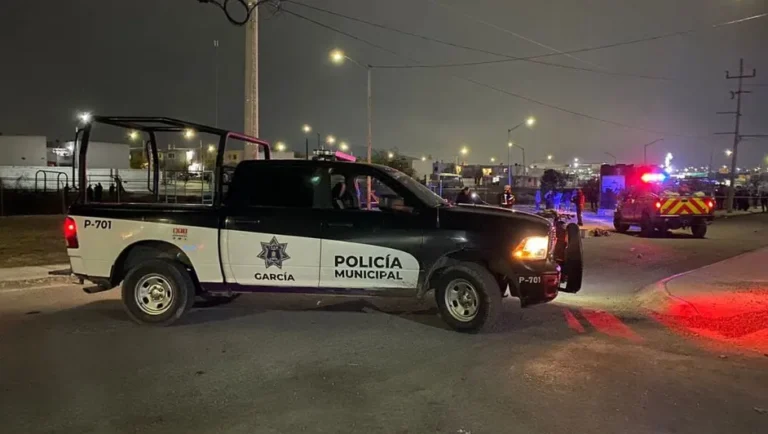 Ejecutan a hombre de un balazo en mercado rodante en García, NL