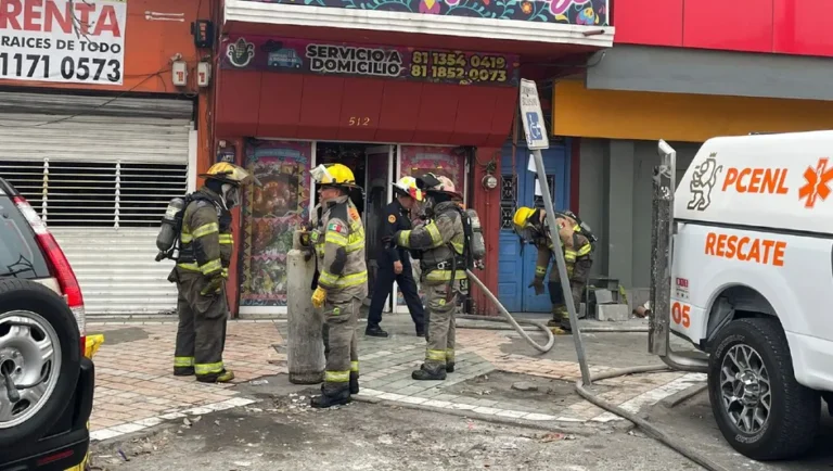 Hombre sufre quemaduras por flamazo de tanque de gas en Monterrey