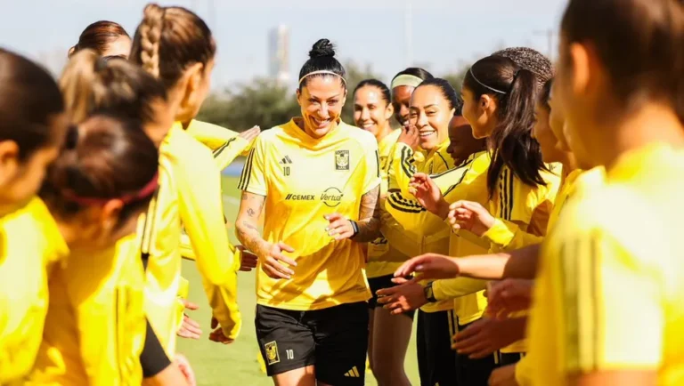 Jenni Hermoso tiene su primer entrenamiento con Tigres Femenil