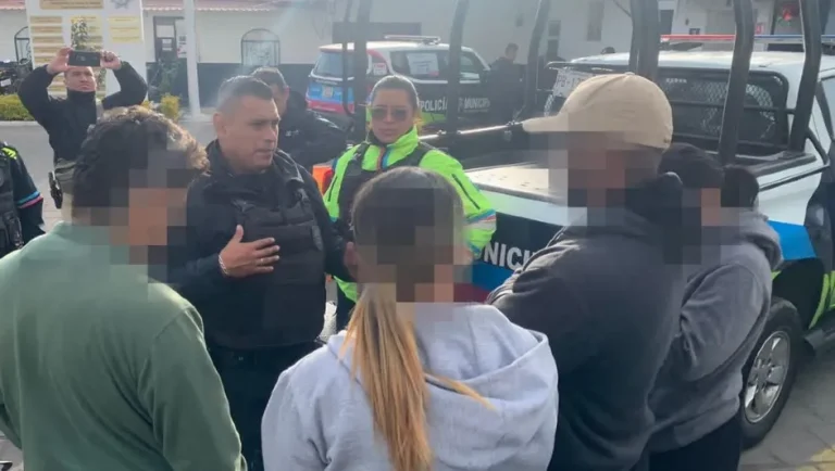 Rescatan a migrantes tras haber sido abandonados un hotel de Puebla