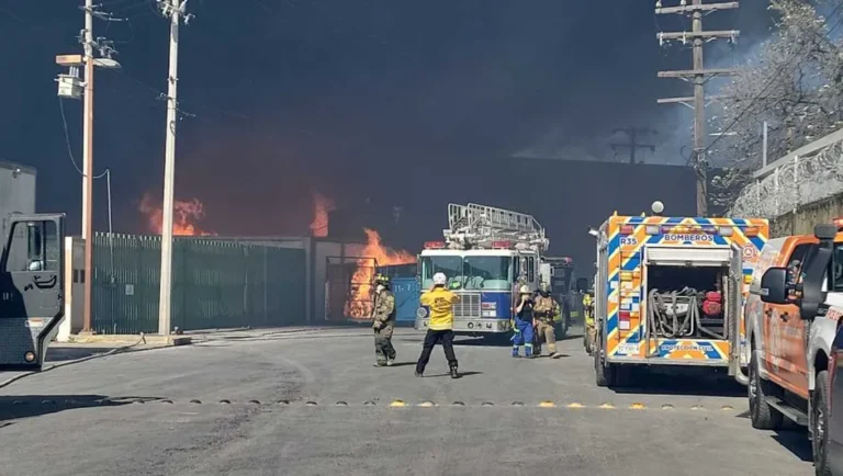 Ya no hay riesgo por incendio en San Nicolás, asegura Protección Civil NL