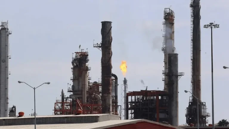 NL desvirtuará pruebas para tumbar amparo que evita la clausura de refinería de Cadereyta