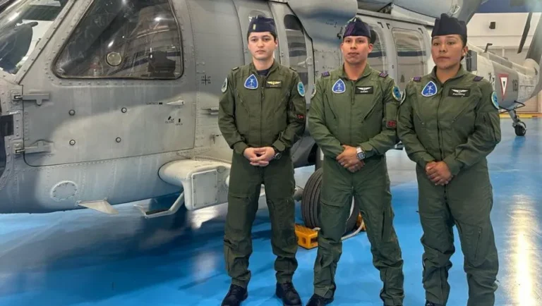 Mujeres y hombres trabajan por el país desde la Fuerza Aérea Mexicana