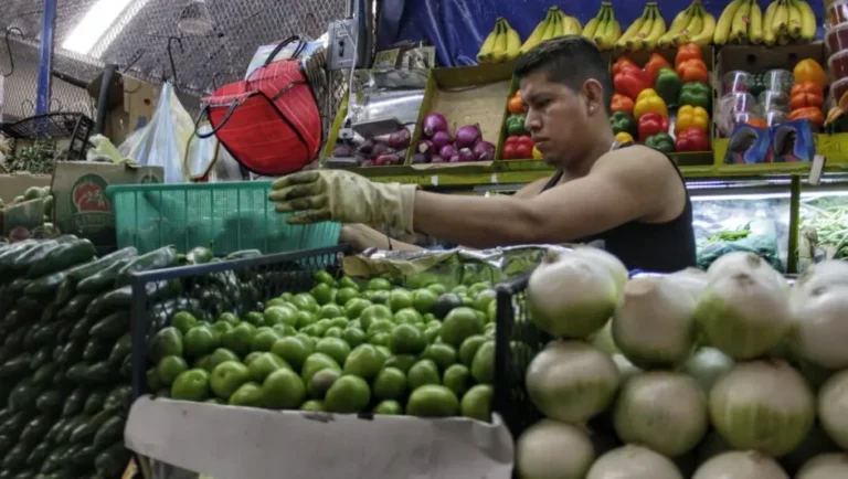 Disparan precios de cebolla, sal y refrescos por inflación en Monterrey