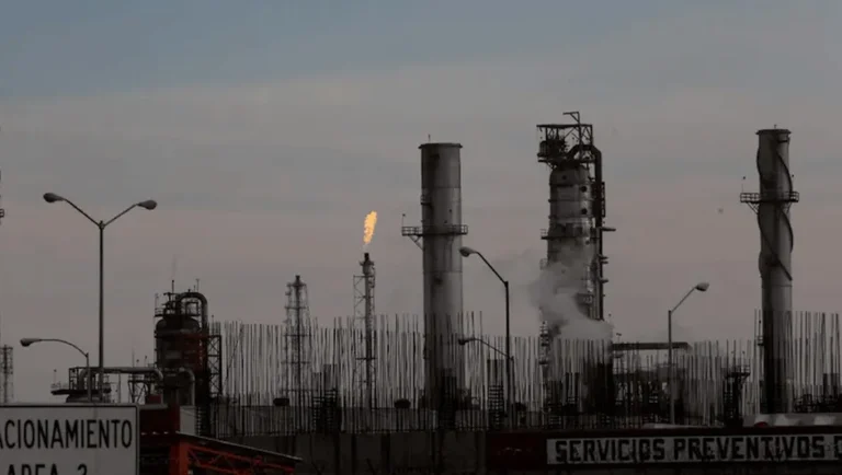 Ex gerente de la refinería de Cadereyta señala que cierre o reubicación es impensable