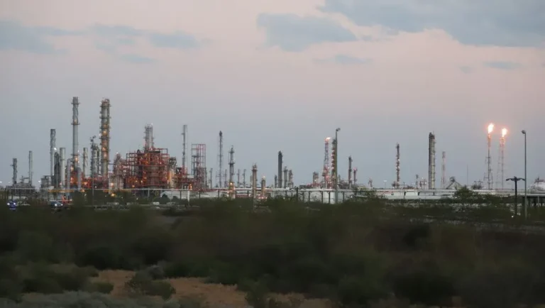 Refinería de Cadereyta desplaza a pedreras como mayor contaminante en NL, aseguran ciudadanos