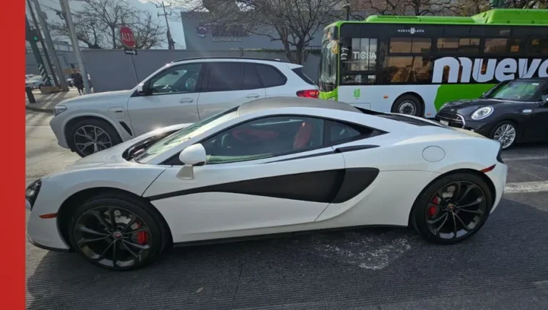 Hombre presta su auto deportivo McLaren y lo encuentra en venta en NL