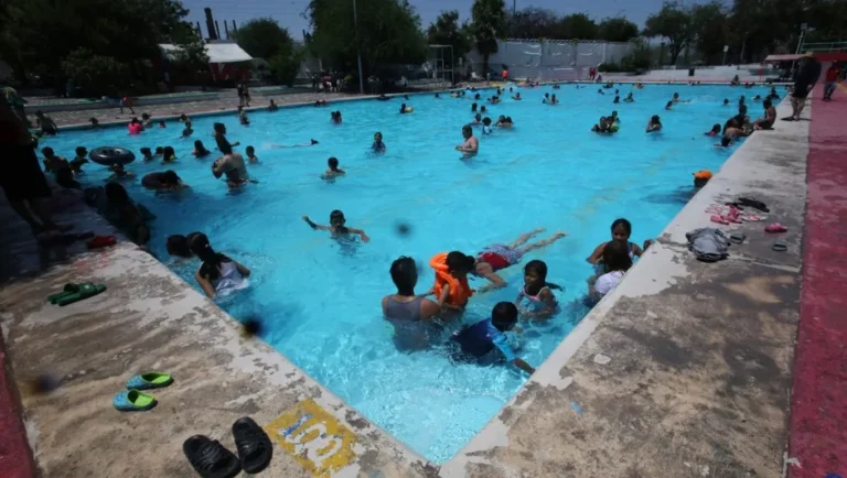 Parque acuáticos y albercas de NL serán llenados con agua tratada, anuncia Samuel García