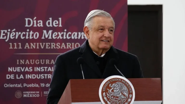 INE ordena a AMLO eliminar ‘mañanera’ de Puebla