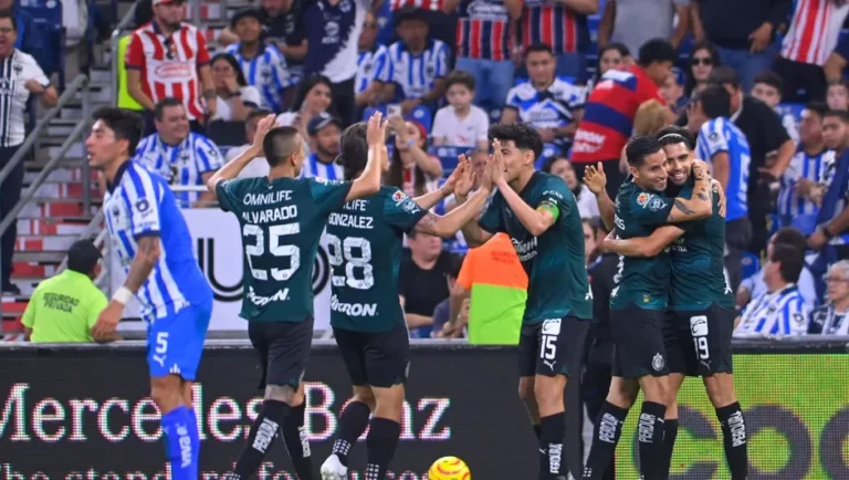 Termina Chivas con el invicto Monterrey en la Liga MX y silencia el Estadio BBVA