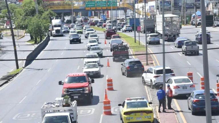 Habilitan carril de contraflujo en Carretera Nacional por tráfico de Semana Santa