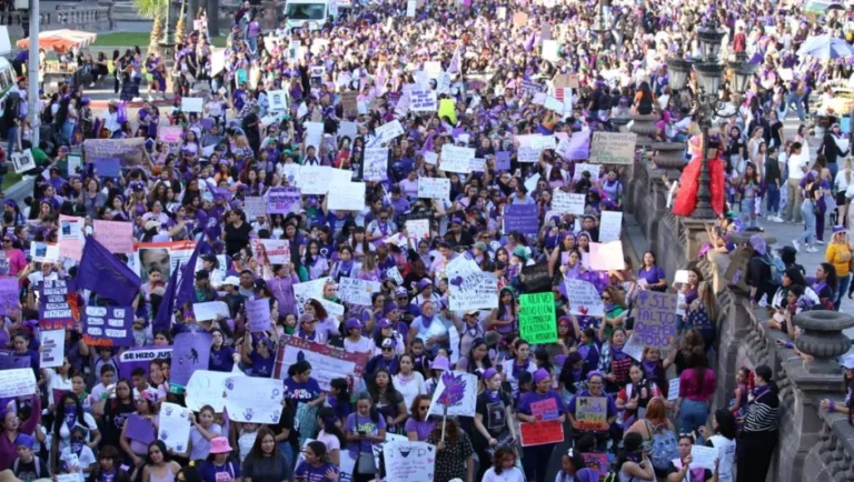 Miles de mujeres exigen justicia durante marcha del 8M en Monterrey