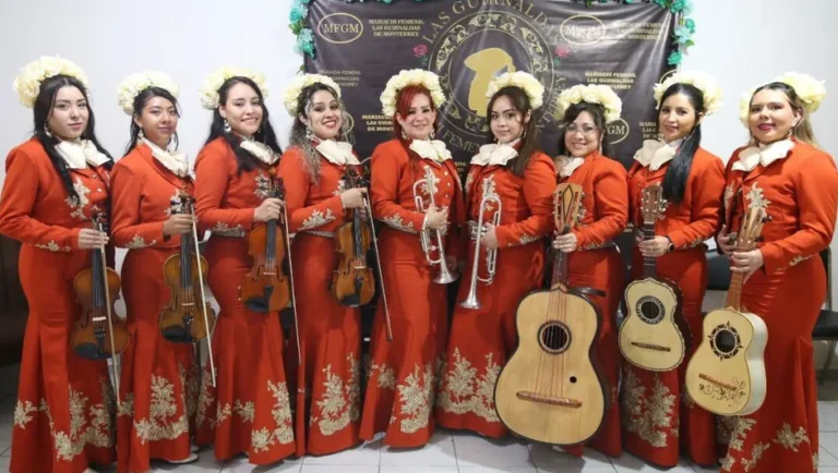 Desafían mujeres tradiciones para ser mariachis en NL