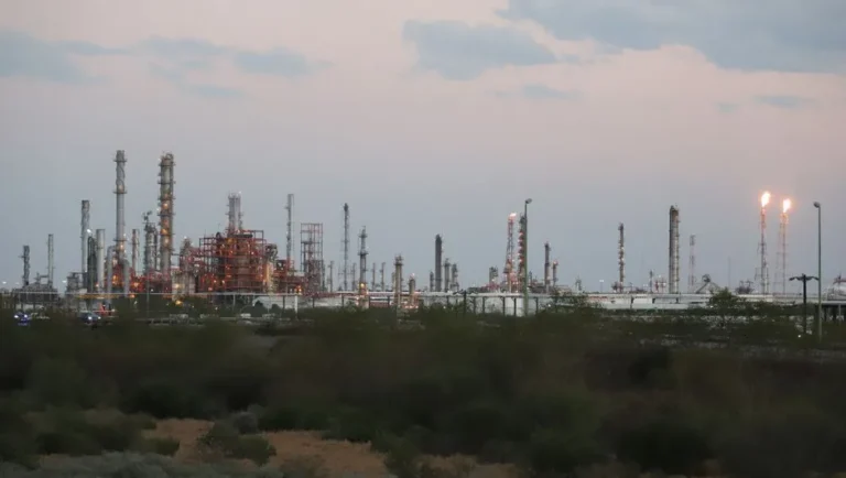 Gobierno de Nuevo León ‘clausuró’ chimenea de la refinería de Cadereyta