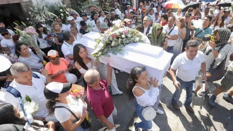 Familia y amigos de Camila dan un último adiós en Guerrero