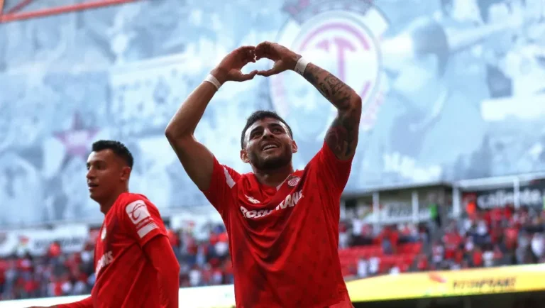 Se impone Toluca a Tigres y sigue con paso triunfal en el Nemesio Diez