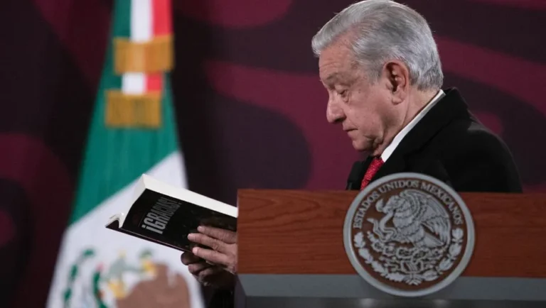 AMLO celebra decisión de TEPJF sobre no prohibir su nuevo libro