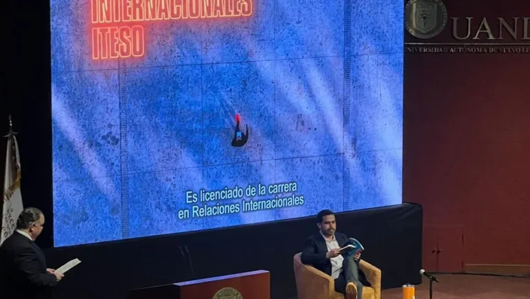 Álvarez Máynez presenta proyecto a estudiantes de la UANL