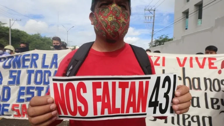 Formalizan reunión de AMLO con padres de los 43 normalistas de Ayotzinapa