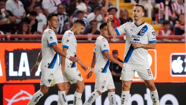 Rayados se impone 5-2 sobre Necaxa y asegura su duelo ante Tigres