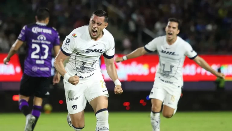 Rogelio Funes Mori anota su primer gol con Pumas